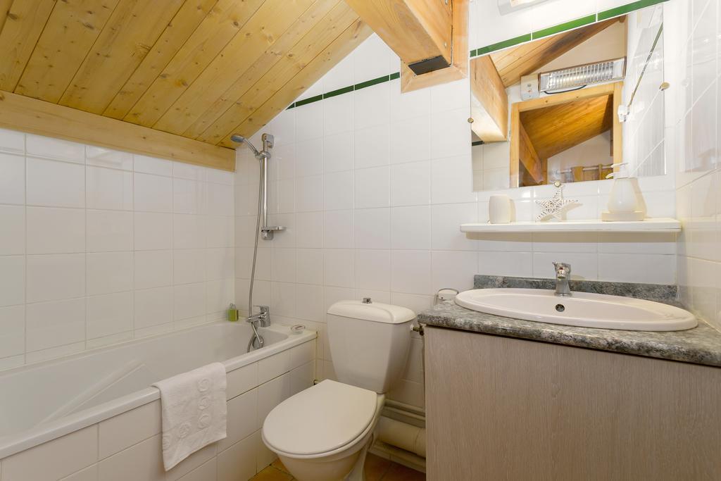 Madame Vacances Les Chalets Du Praz La Plagne Room photo