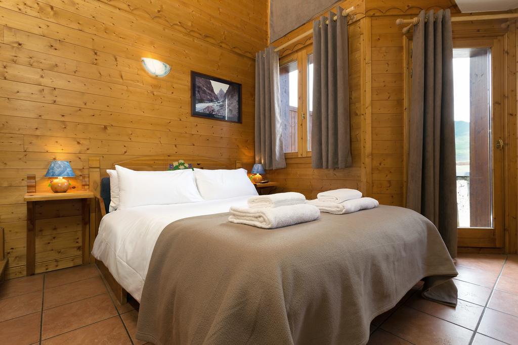 Madame Vacances Les Chalets Du Praz La Plagne Room photo